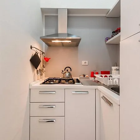 A Due Passi Dal Centro - Policlinico Apartment *